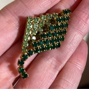 Vintage Retro Art Deco Emerald Green Peridot Green Crystal Gold Leaf Brooch